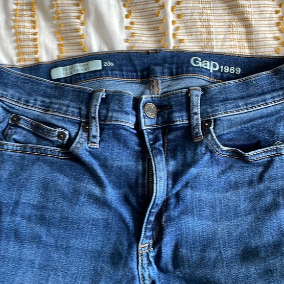 Gap Dark-Wash Resolution True Skinny Jean - size 28 short - Picture 4 of 9